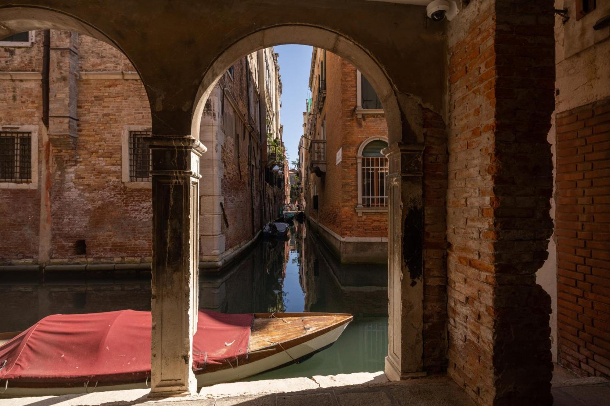 Sant'Aponal Cozy Apartment With Balcony R&R Venice Luaran gambar